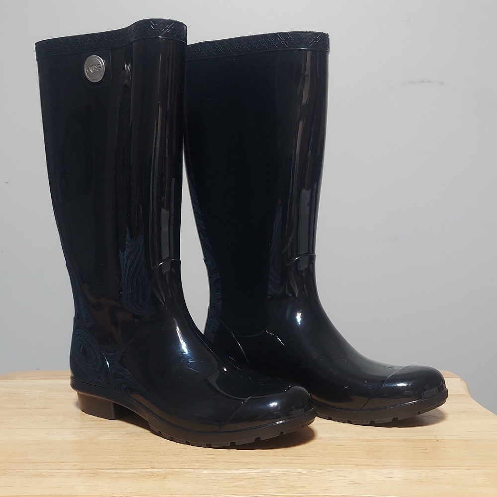 UGG Shaye Black Glossy Waterproof Tall Rain Boots Women's Size 8 Sheepskin EUC - Picture 2 of 12